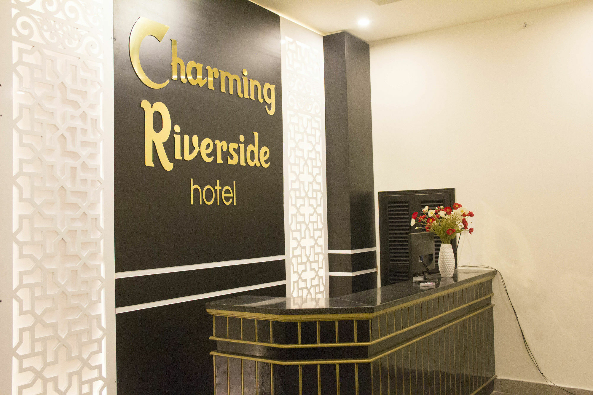 Charming Riverside Hotel Hue Eksteriør bilde